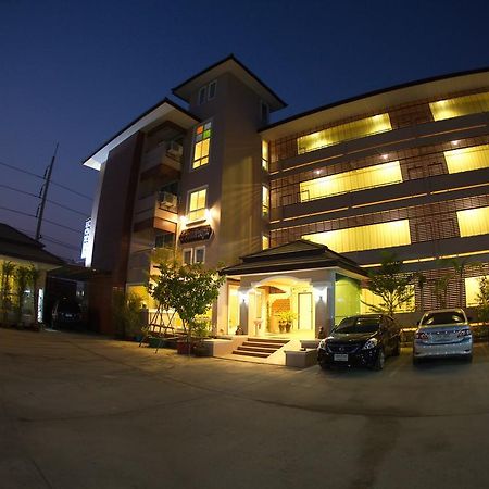 Baan Sanpoom Hotel Phitsanulok Buitenkant foto