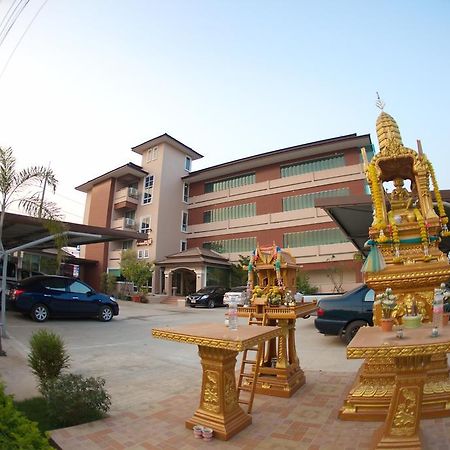Baan Sanpoom Hotel Phitsanulok Buitenkant foto