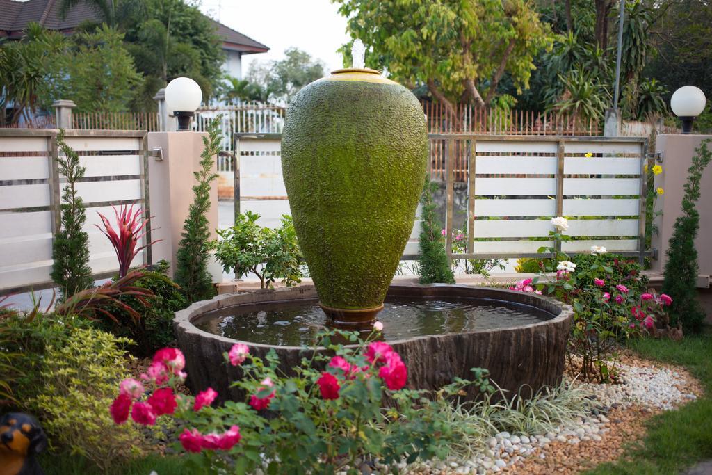 Baan Sanpoom Hotel Phitsanulok Buitenkant foto