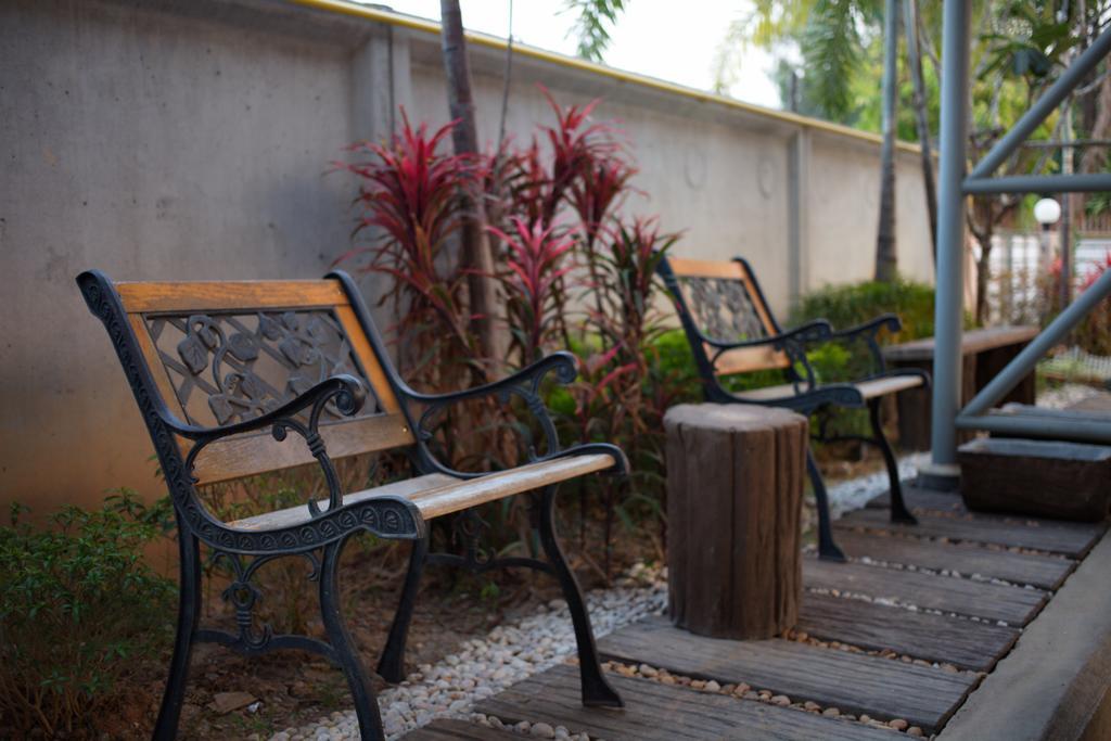 Baan Sanpoom Hotel Phitsanulok Buitenkant foto