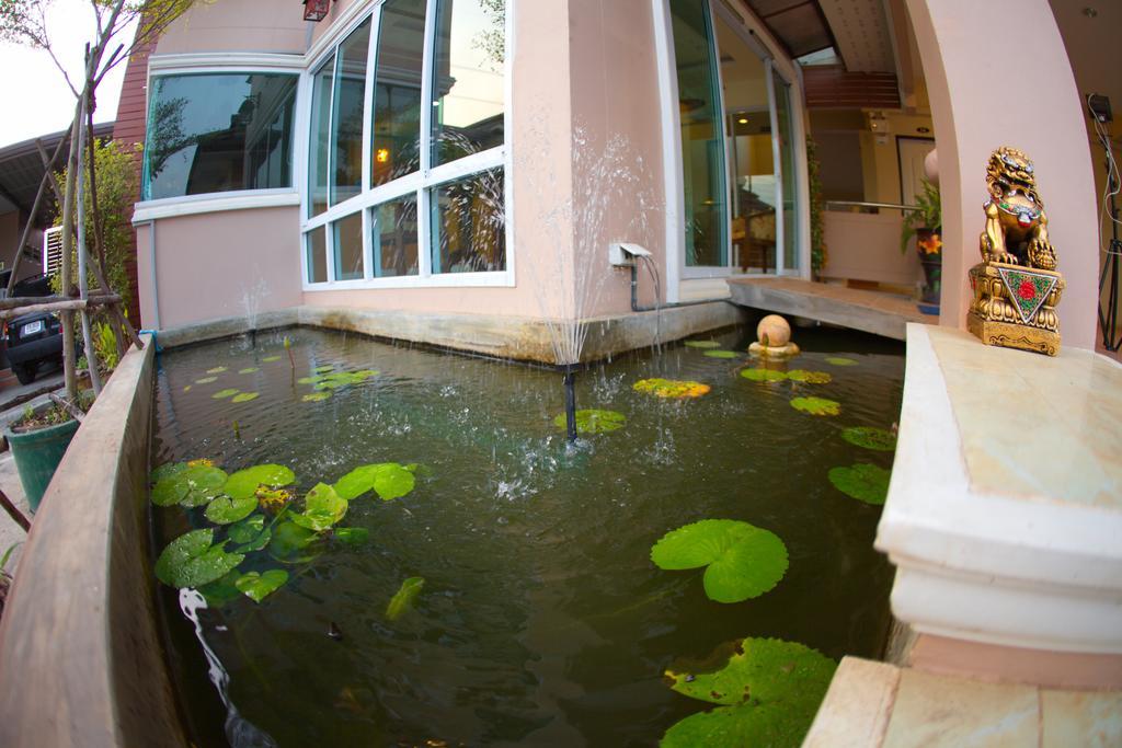Baan Sanpoom Hotel Phitsanulok Buitenkant foto
