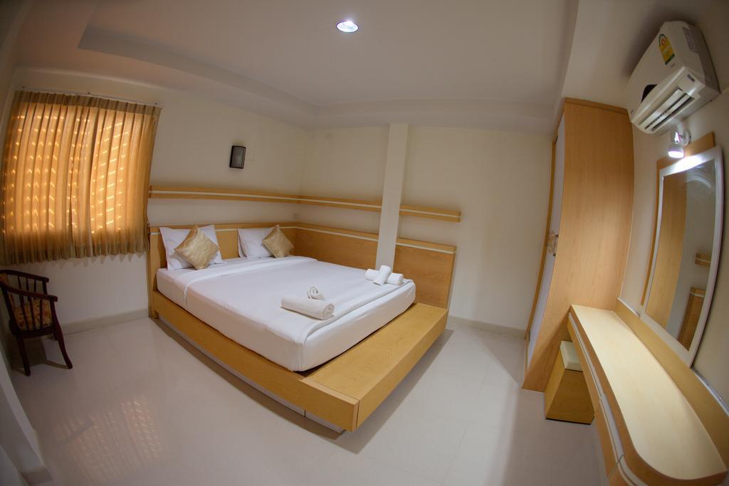Baan Sanpoom Hotel Phitsanulok Buitenkant foto