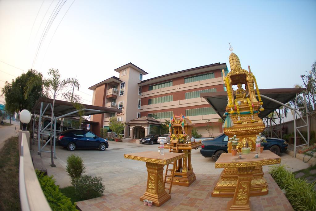 Baan Sanpoom Hotel Phitsanulok Buitenkant foto