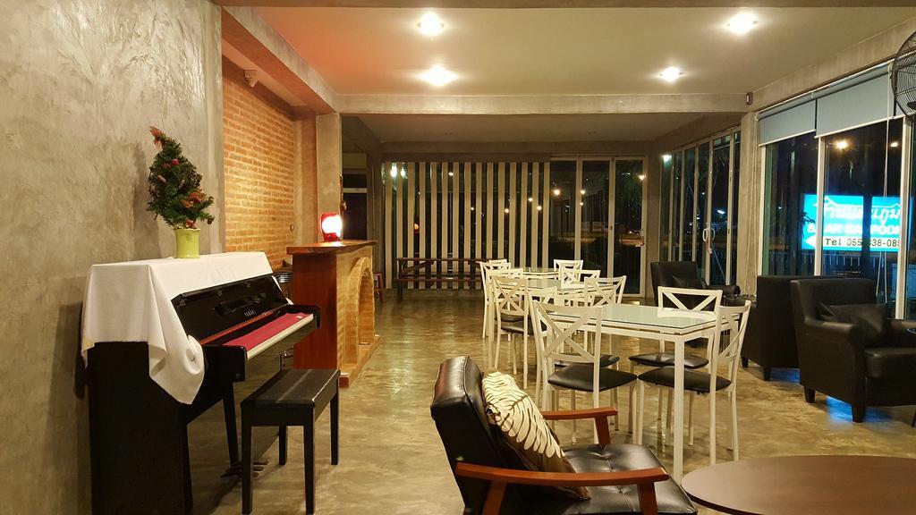 Baan Sanpoom Hotel Phitsanulok Buitenkant foto